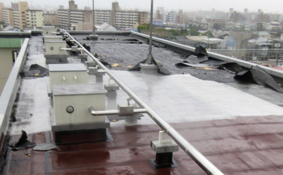 台風・ゲリラ豪雨 防水対策・防水層飛散防止対策